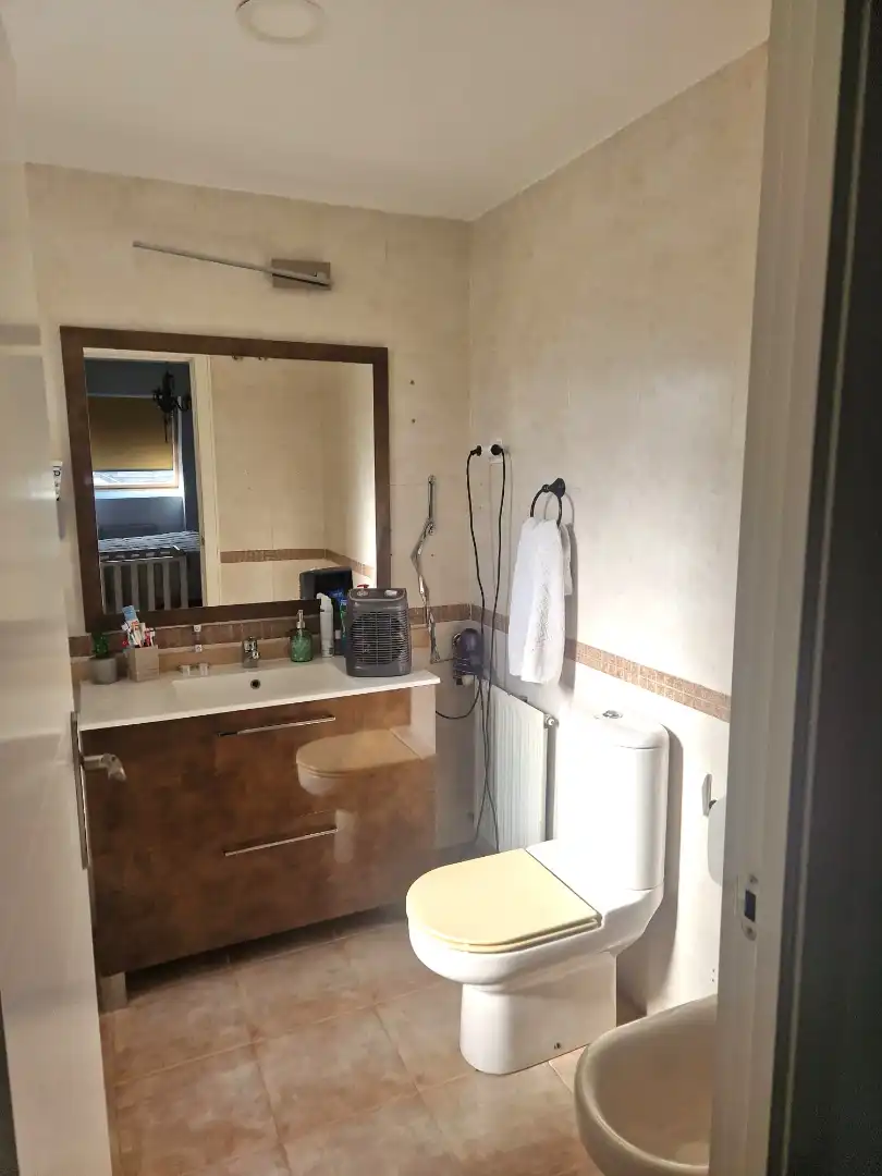 Casa aparellada amb piscina en venda a Calle Chequia, imagen 31