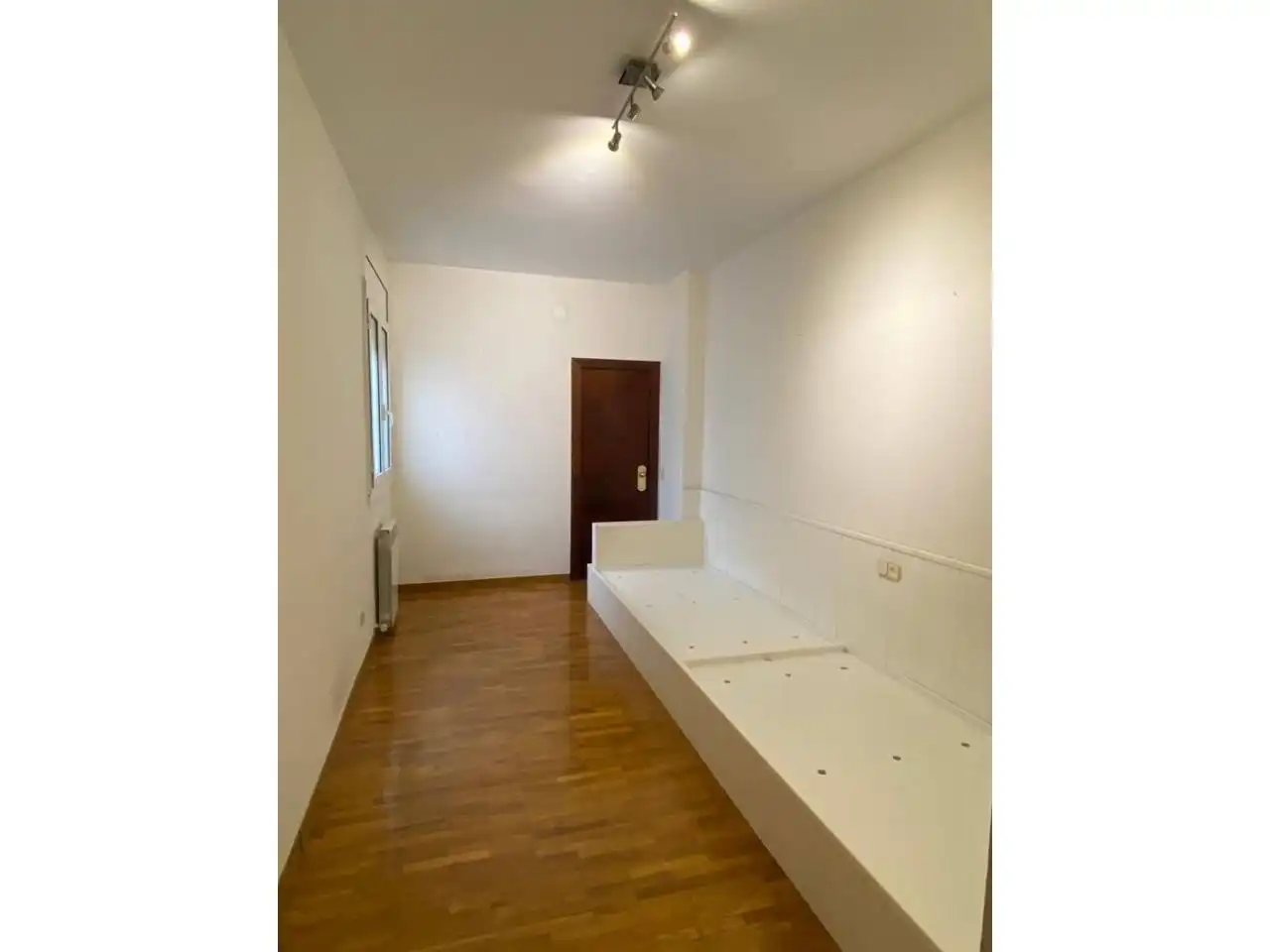 Wohnung zur Miete in Calle Republica, Centre