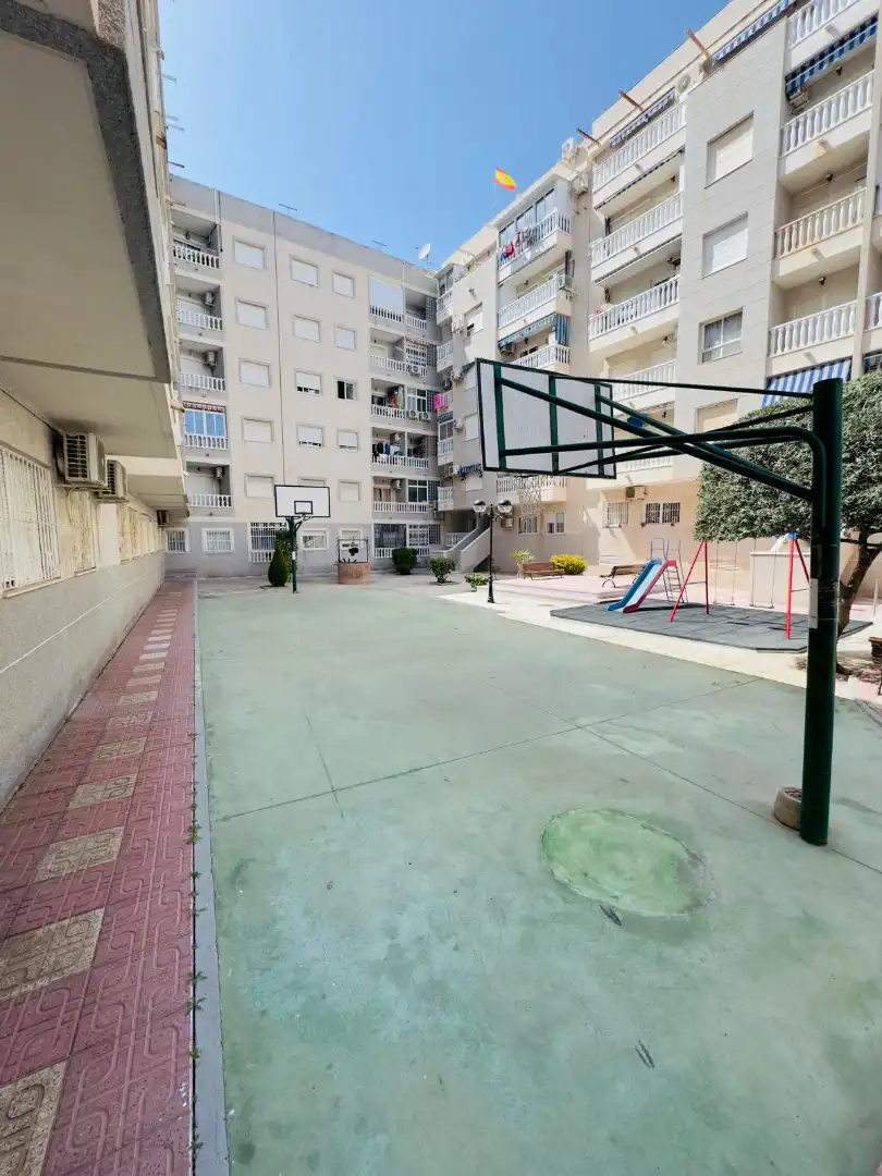 Parkplatz von Wohnung zum Verkauf in Torrevieja mit Klimaanlage, Heizung und Möbliert
