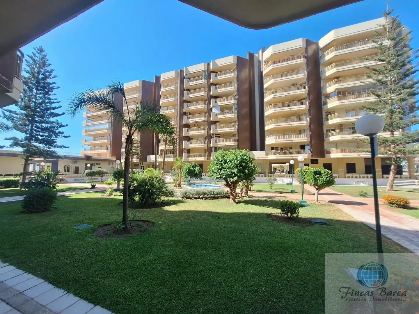 Außenansicht von Wohnung zum Verkauf in Fuengirola mit Klimaanlage und Terrasse