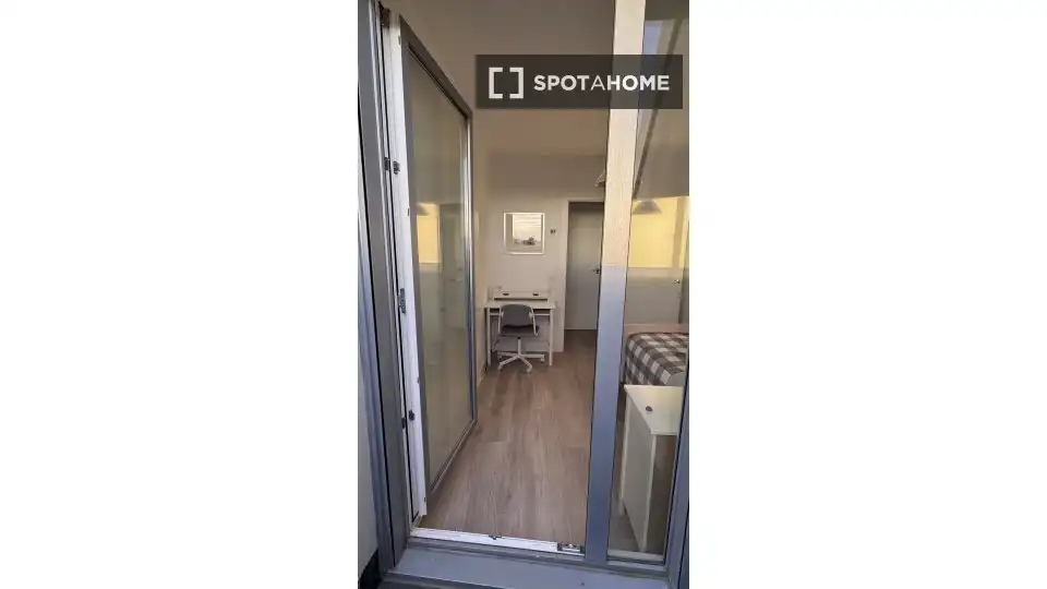 Terraza de Piso para compartir en Alcalá de Henares con Aire acondicionado, Calefacción y Amueblado