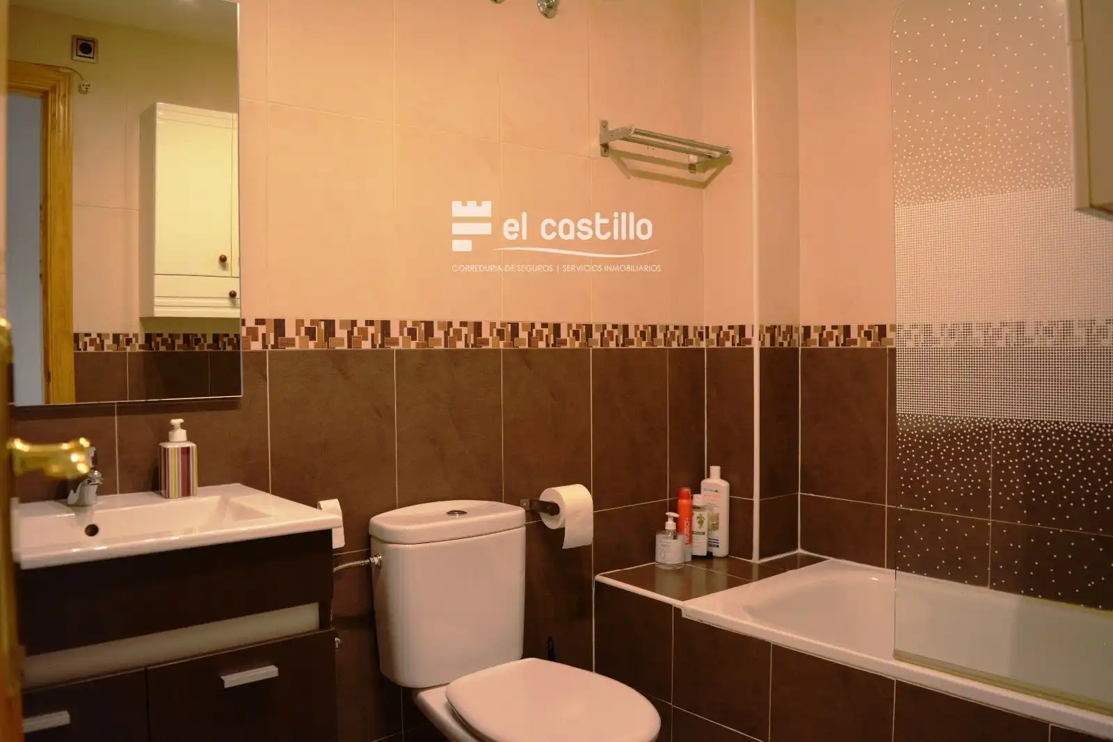 Baño de Piso en venta en Sotillo de la Adrada con Calefacción, Trastero y Amueblado