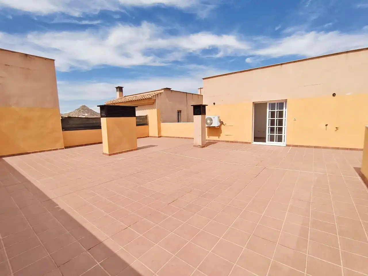 Piso con ascensor en venta en Calle Clara Campoamor, imagen 2