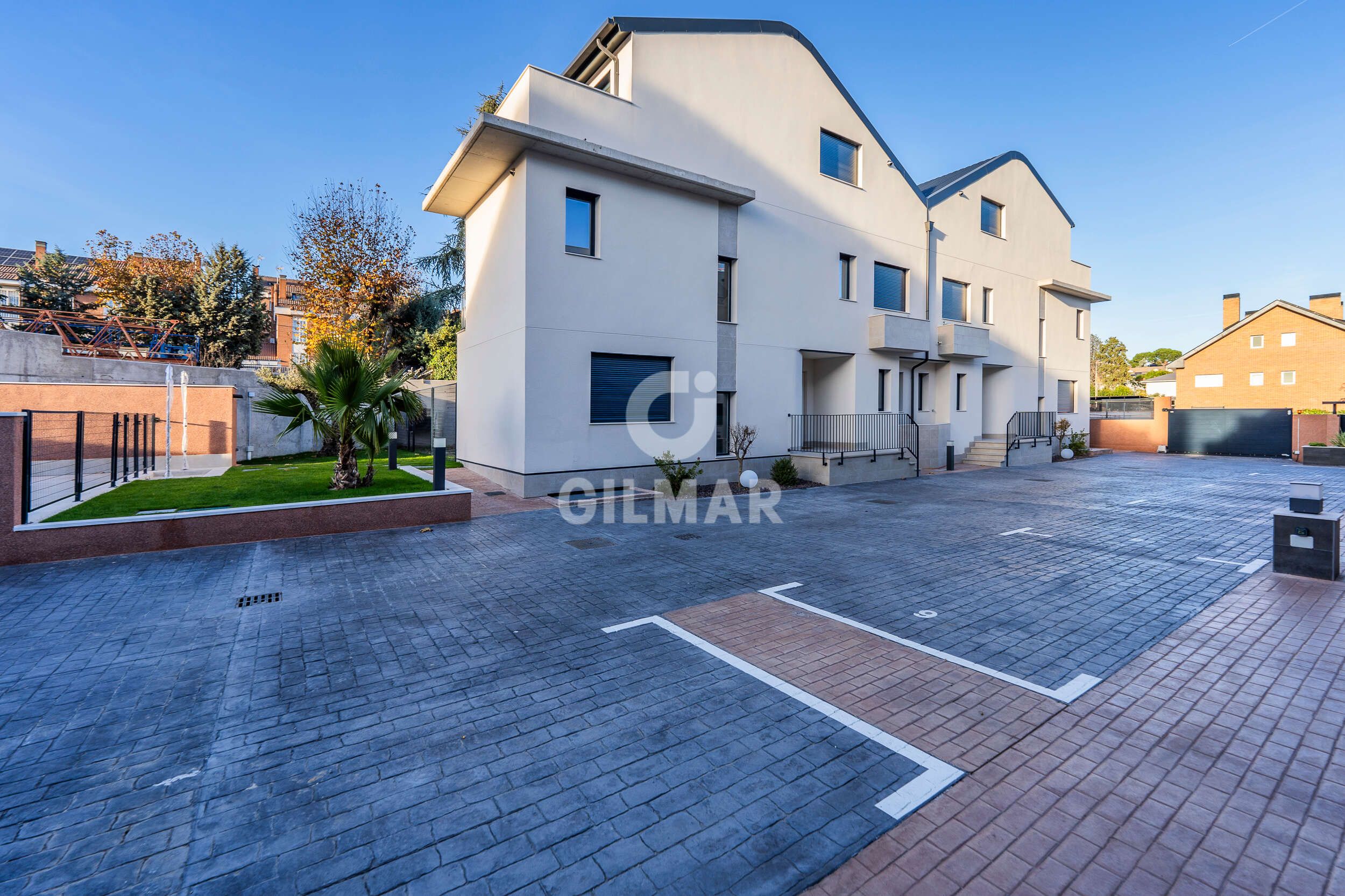 Exterior view of Single-family semi-detached for sale in Pozuelo de Alarcón  with Heating, Private garden and Swimming Pool