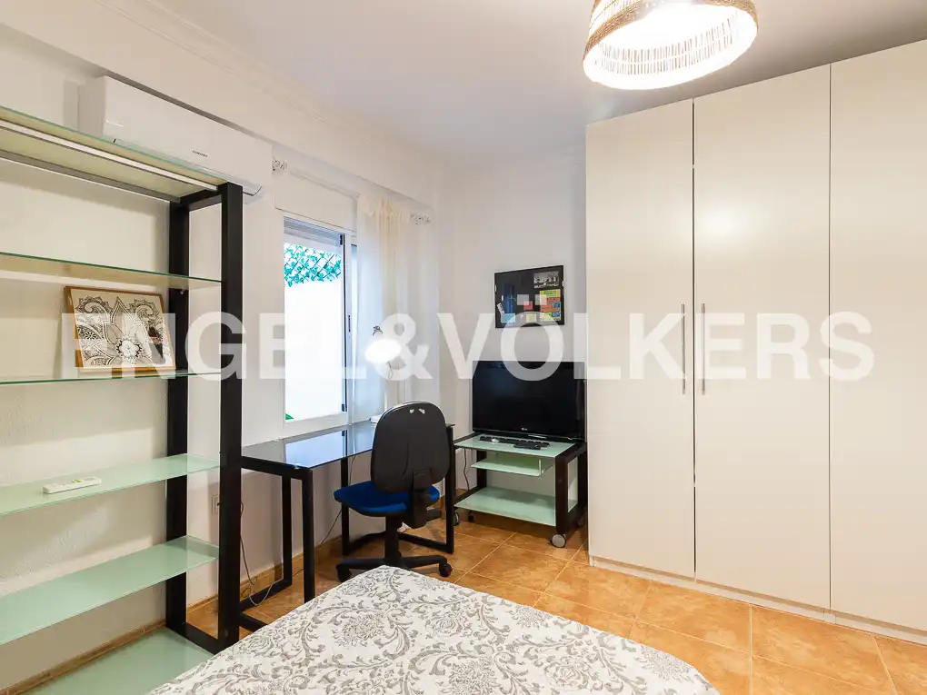 Bedroom of Flat for rent in Valencia  with Air Conditioner, Heating and Terrace