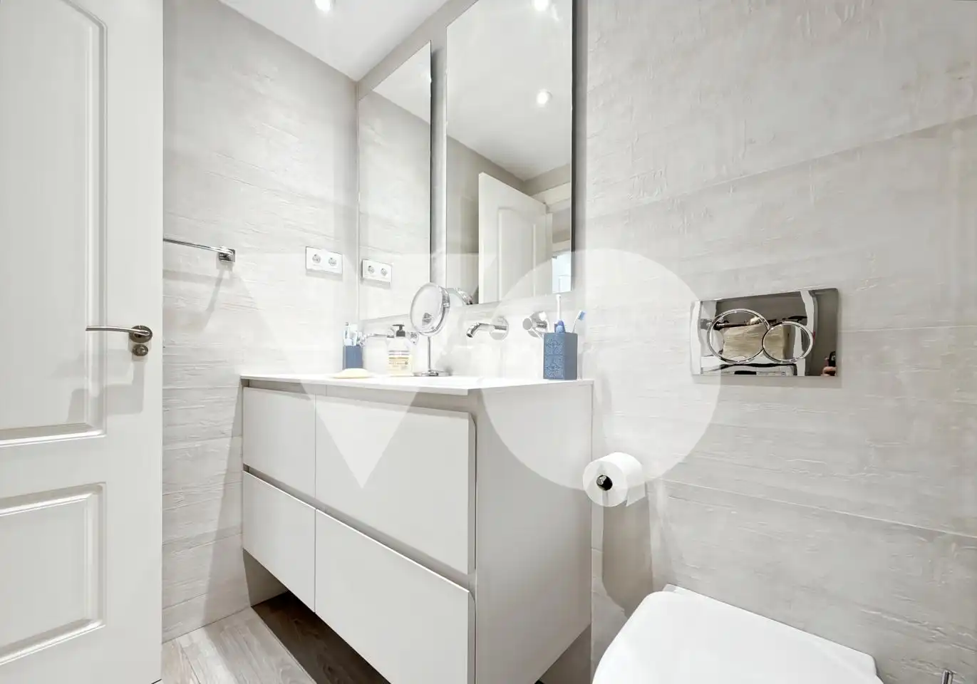 Badezimmer von Wohnung zum Verkauf in Madrid mit Klimaanlage und Möbliert