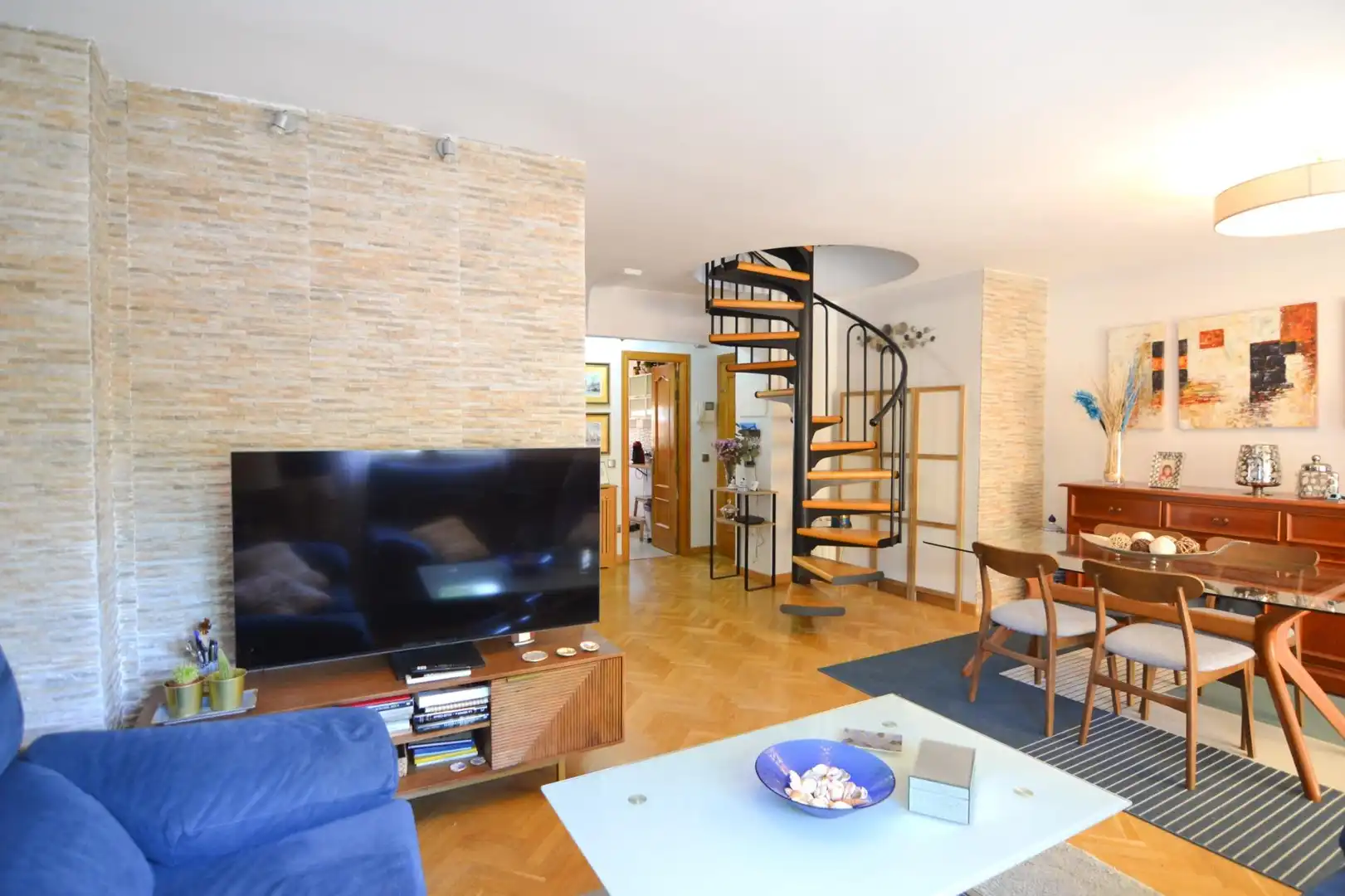Living room of Duplexes for sale in Villanueva del Pardillo  with Air Conditioner, Heating and Parquet flooring