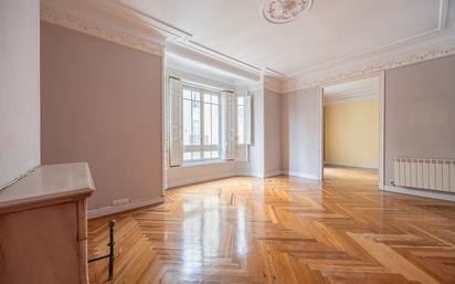 Living room of Flat for sale in  Madrid Capital  with Heating, Parquet flooring and Storage room