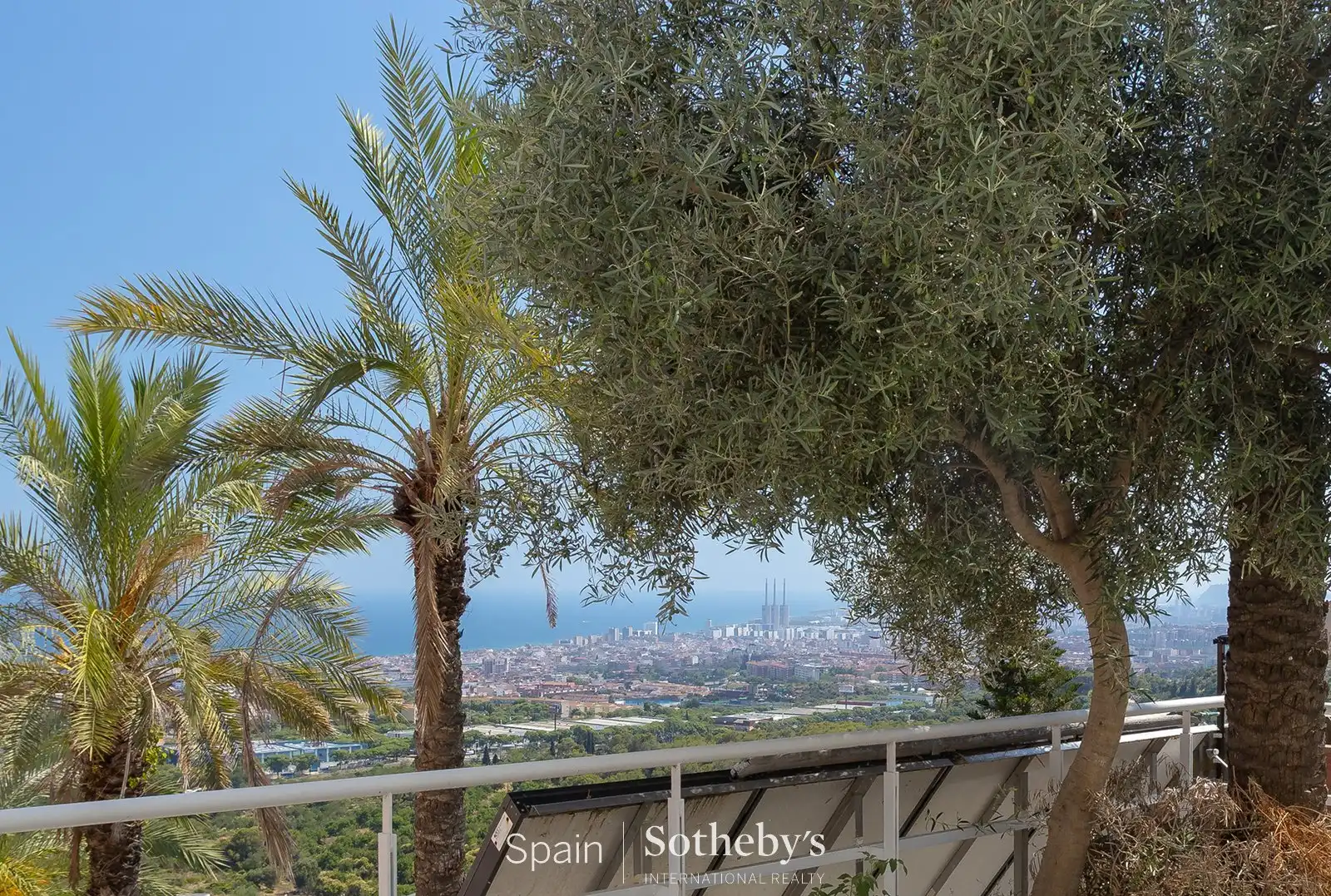 Vista exterior de Casa o chalet en venta en Badalona con Aire acondicionado, Calefacción y Jardín privado