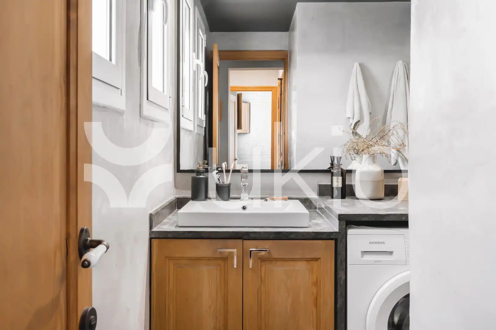 Bathroom of Attic for rent in Barcelona  with Air Conditioner, Heating and Terrace