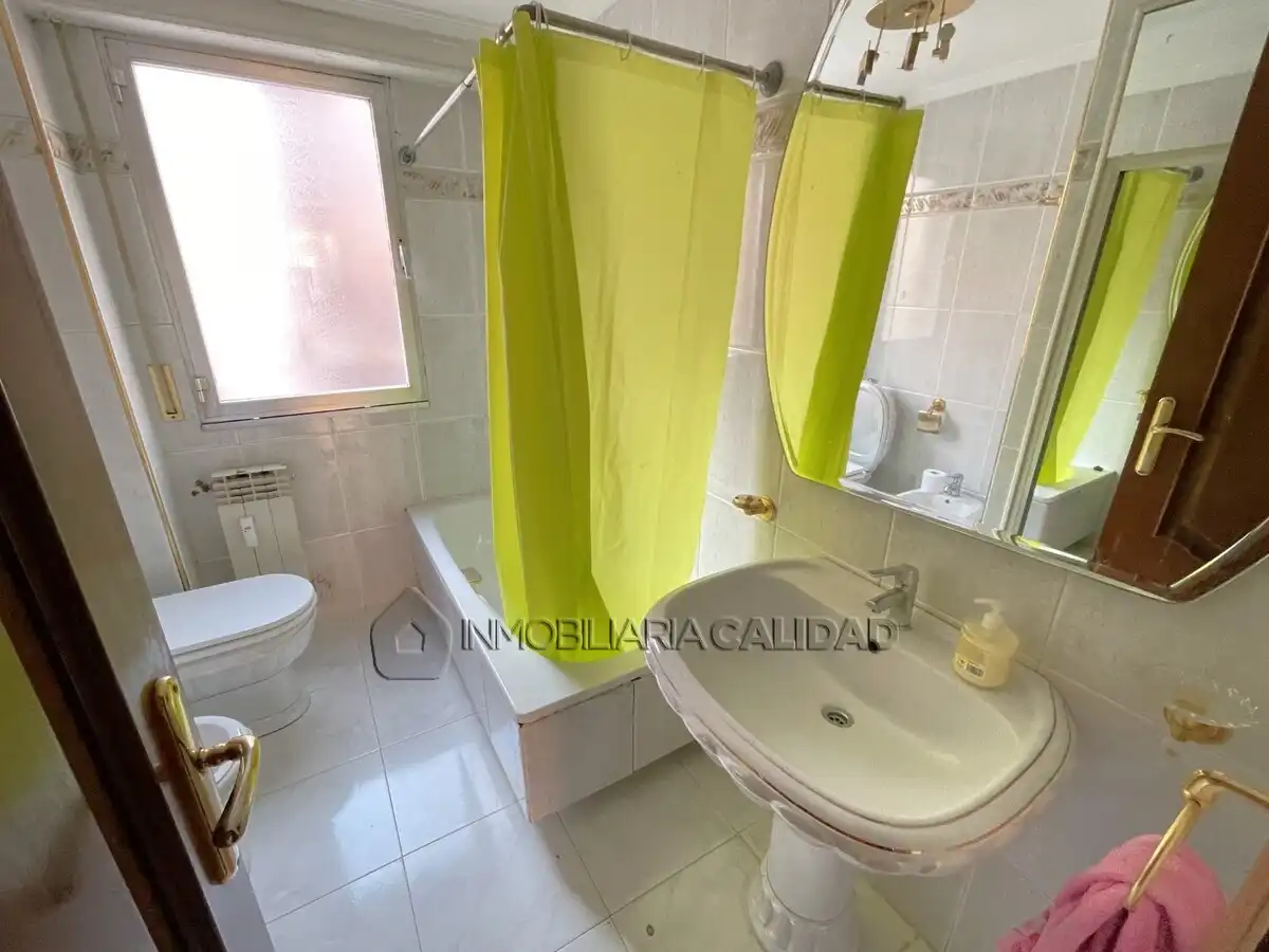 Bathroom of Flat for rent in Burgos  with Heating and Furnished