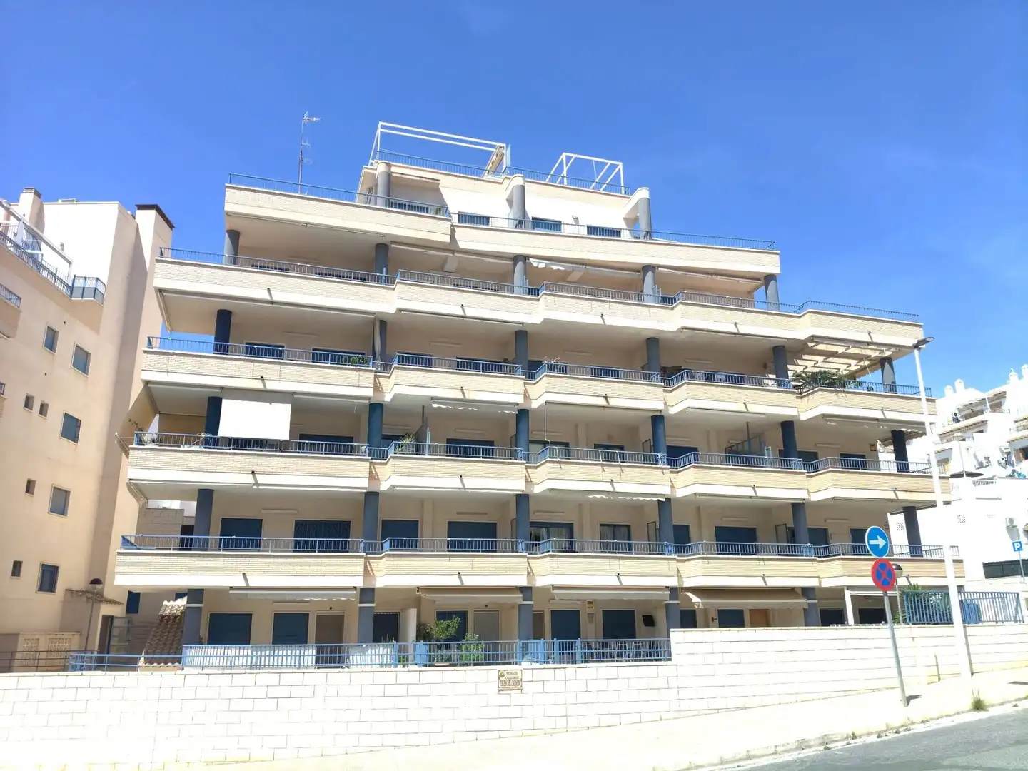 Vista exterior de Apartamento en venta en Santa Pola con Terraza, Trastero y Amueblado