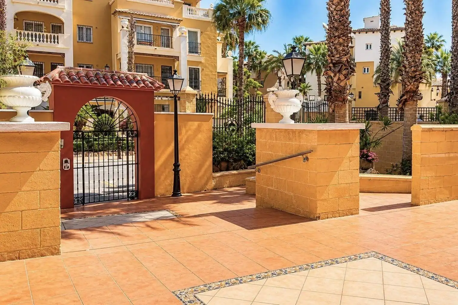 Apartament amb terrassa en venda a Avenida Av. Roentgen 5, imagen 27