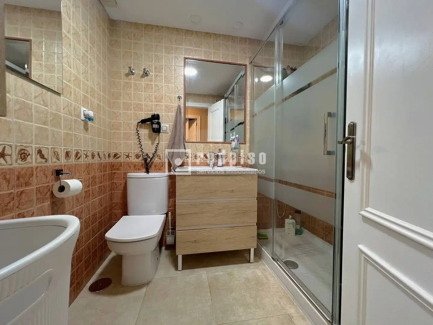 Badezimmer von Dachboden zum Verkauf in Torremolinos mit Klimaanlage, Heizung und Privatgarten