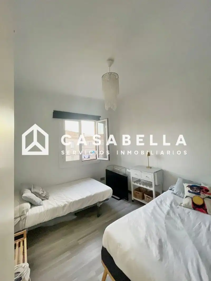 Bedroom of Flat for sale in Valencia  with Air Conditioner, Heating and Terrace