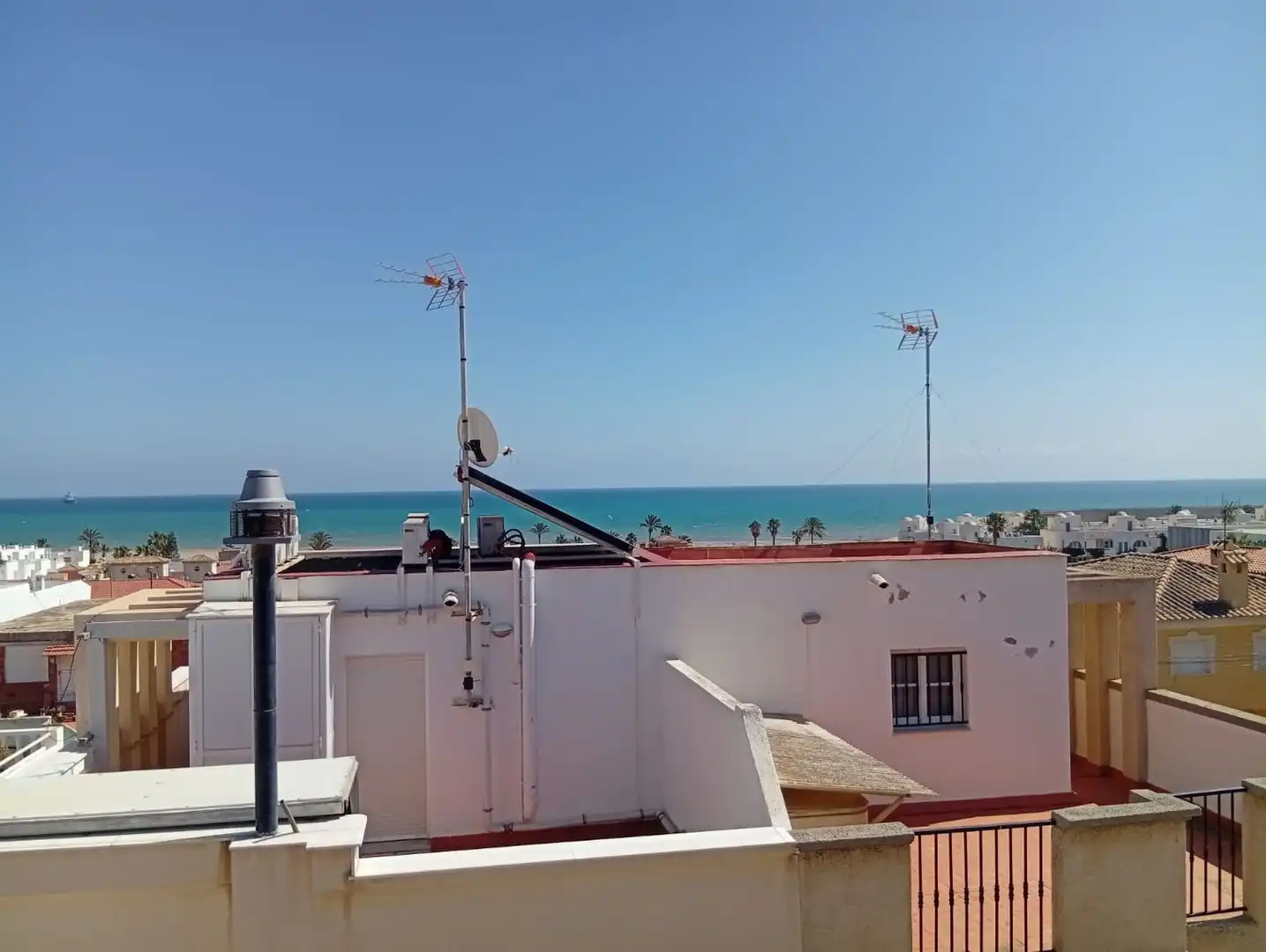 Vista exterior de Casa o xalet en venda en Garrucha amb Terrassa