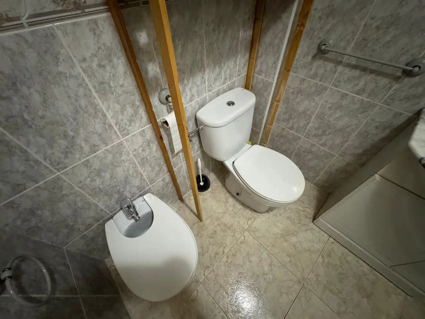 Bany de Apartament de lloguer en El Campello amb Jardí privat, Terrassa i Moblat