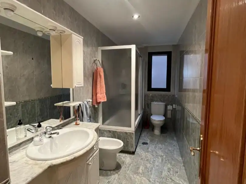 Badezimmer von Wohnung zur Miete in Valverde de la Virgen, León