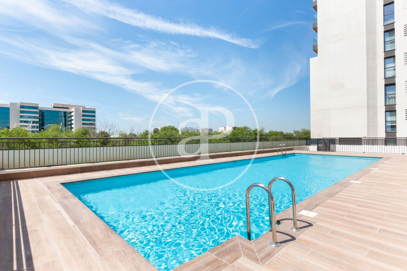Swimming pool of Flat for sale in  Valencia Capital  with Air Conditioner, Heating and Private garden