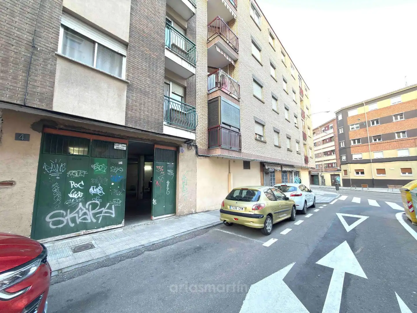 Außenansicht von Garage zum Verkauf in Salamanca