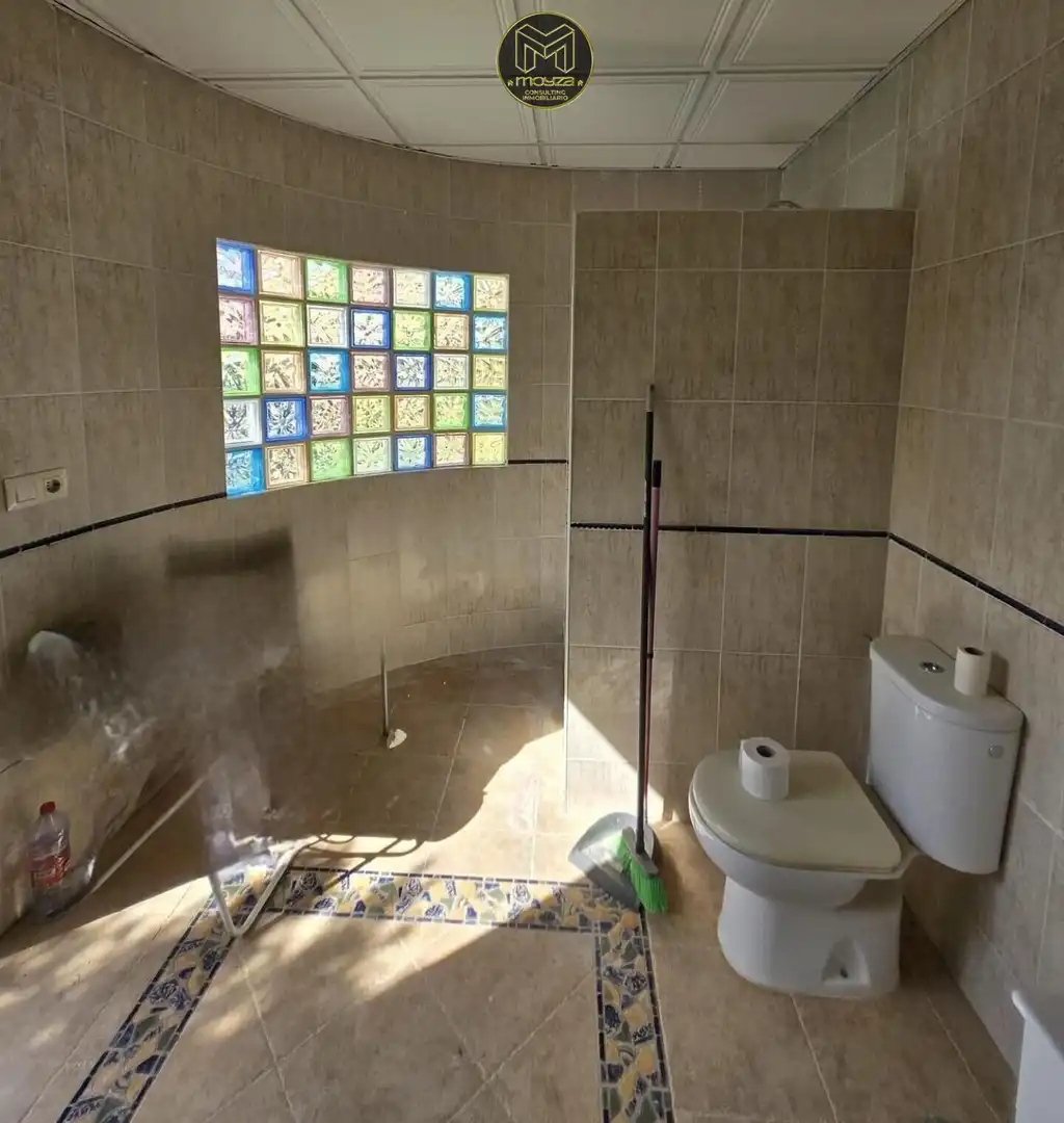 Bany de Casa o xalet en venda en Jaén amb Aire condicionat, Traster i Piscina