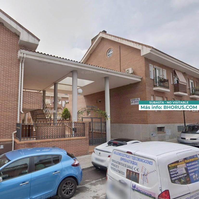 Vista exterior de Dúplex en venta en Sevilla la Nueva con Jardín privado y Piscina
