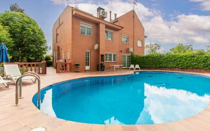 Piscina de Casa adosada en venda en Rivas-Vaciamadrid amb Aire condicionat, Terrassa i Piscina