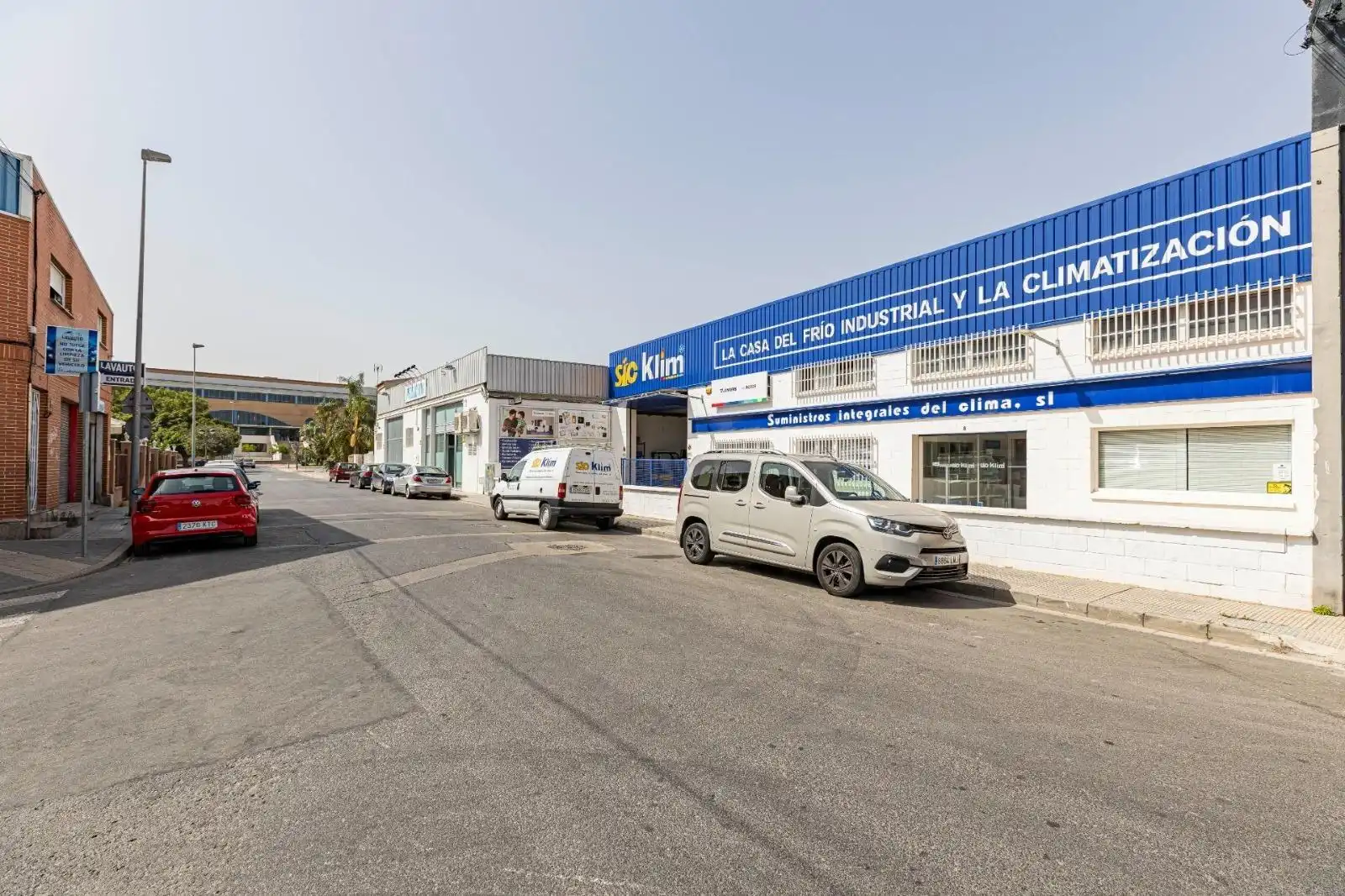 Außenansicht von Fabrikhallen zur Miete in Alicante / Alacant