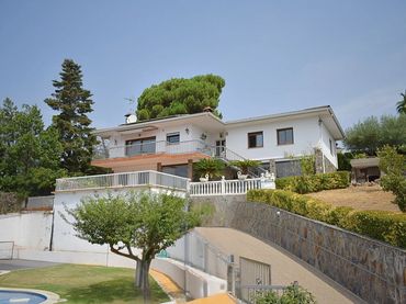House with pool for sale in Bigues i Riells del Fai