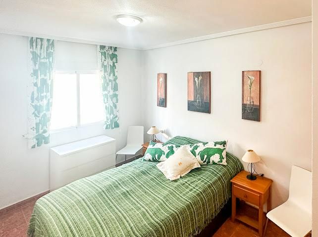 Bedroom of Flat for sale in Torrevieja  with Furnished
