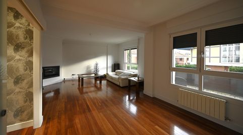 Foto 5 de Casa adosada en venta en Calle Calle de Landatxueta, Loiu, Bizkaia