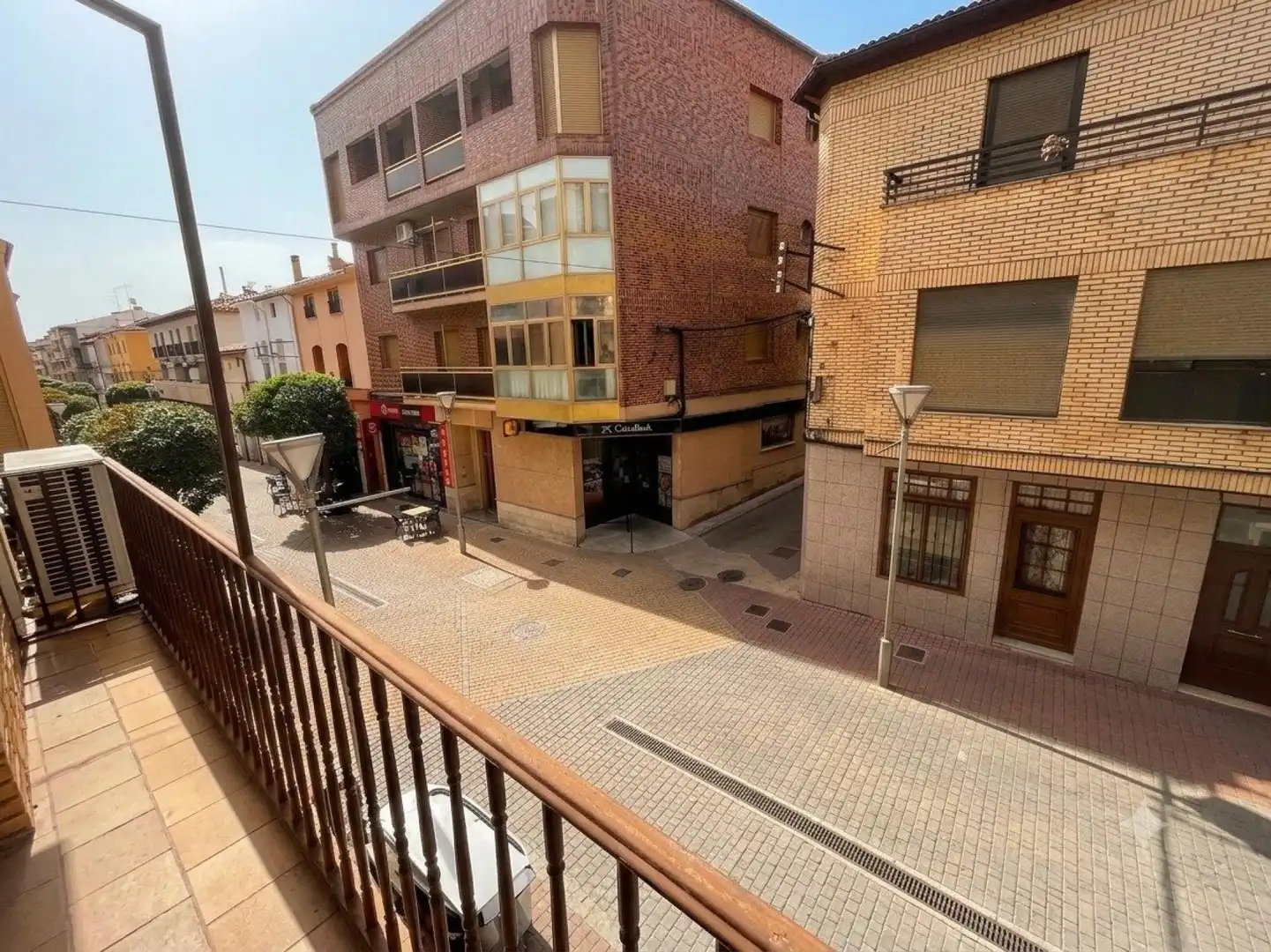 Vista exterior de Casa adosada en venda en Andorra (Teruel) amb Aire condicionat, Terrassa i Balcó
