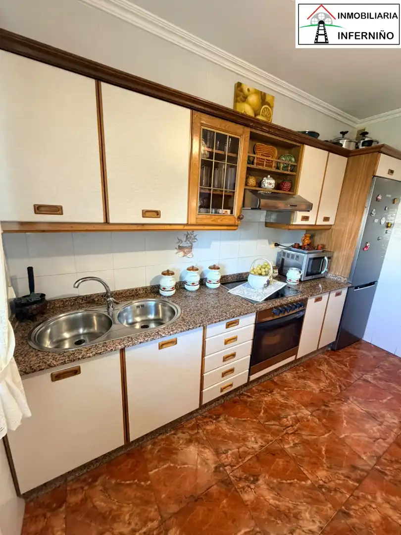 Kitchen of Flat for sale in A Malata - Catabois - Ciudad Jardín