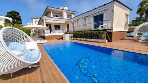 Esta excepcional villa ofrece una oportunidad única de adquirir una vivienda espaciosa y elegante en una de las zonas más codiciad