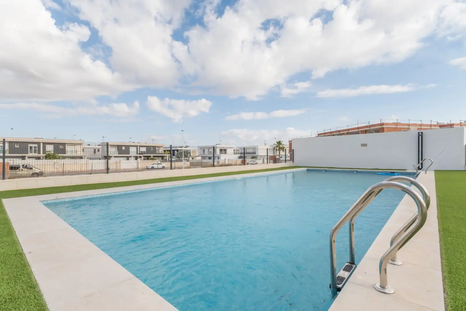 Piscina de Casa adosada en venda en Santa Pola amb Aire condicionat, Calefacció i Moblat