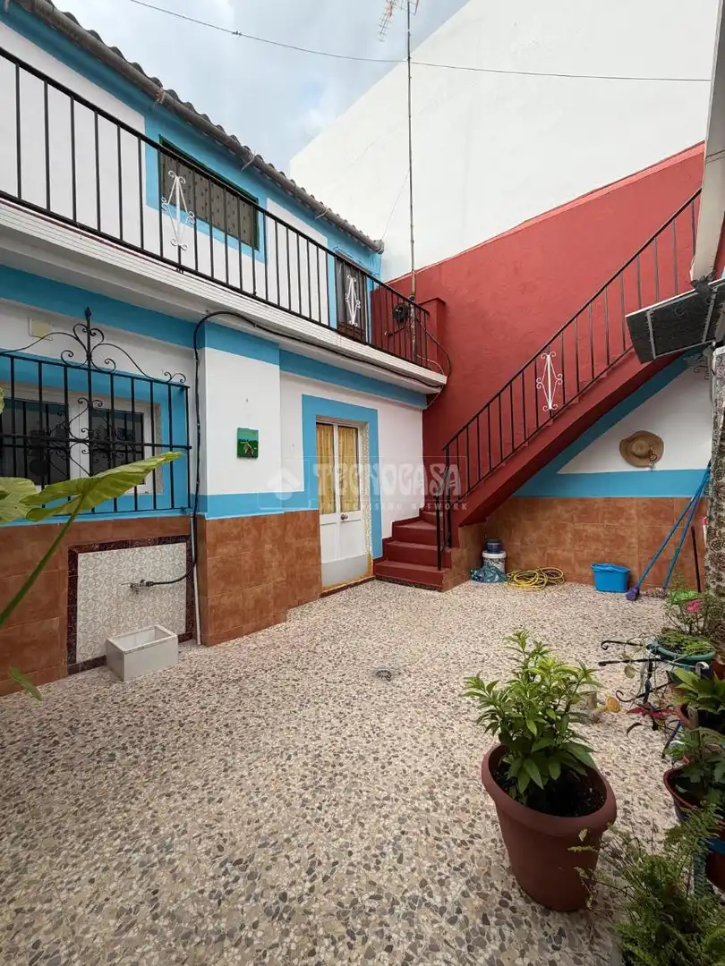 Vista exterior de Casa o xalet en venda en El Coronil amb Aire condicionat, Calefacció i Balcó