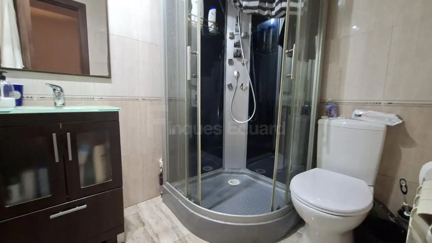 Baño de Apartamento en venta en Argentona