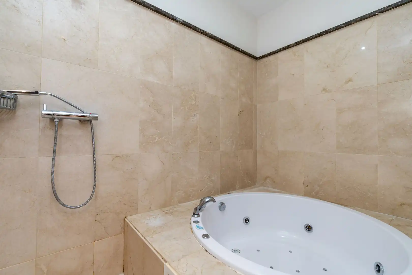 Chalet con terraza en venta en Calle Hinaharros 30, imagen 47