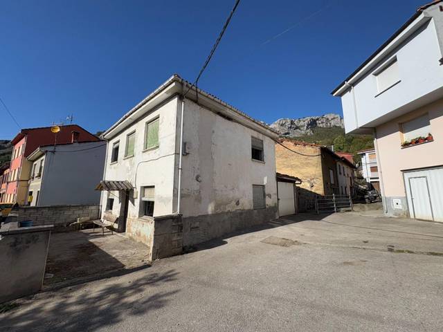 Casa-chalet en Venta en  PELUGANO, 0 en Aller