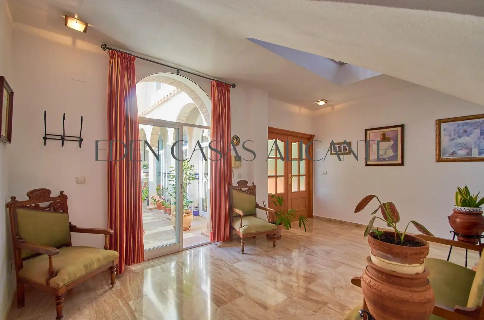 Casa adosada en venda en San Vicente del Raspeig / Sant Vicent del Raspeig amb Aire condicionat, Jardí privat i Parquet