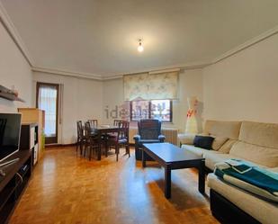 Living room of Flat to rent in Salamanca Capital  with Heating, Parquet flooring and Furnished