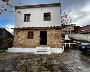 Vista exterior de Casa o xalet en venda en Ribeira amb Calefacció, Jardí privat i Terrassa