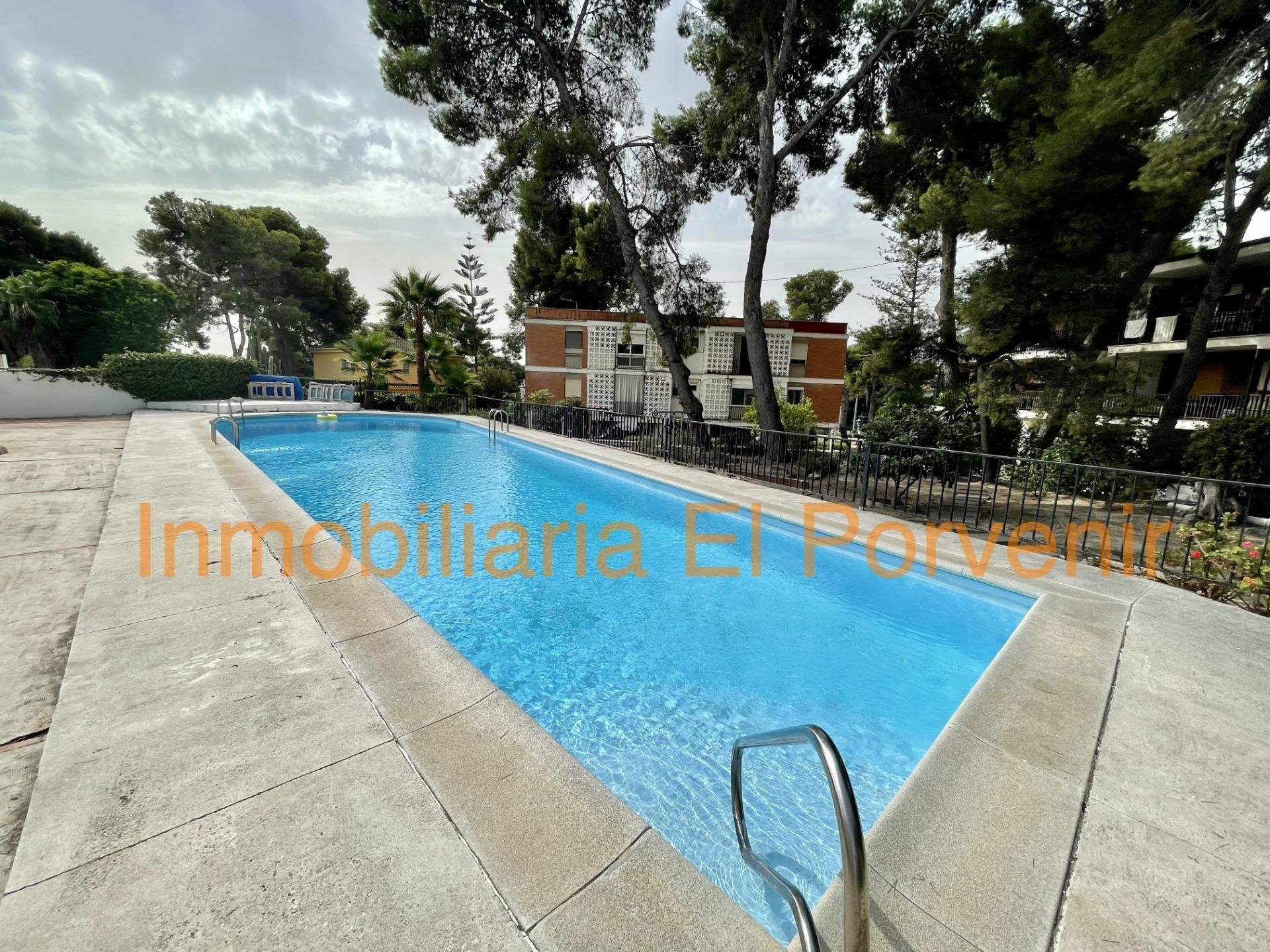 Piscina de Pis de lloguer en Torrent amb Aire condicionat, Calefacció i Jardí privat