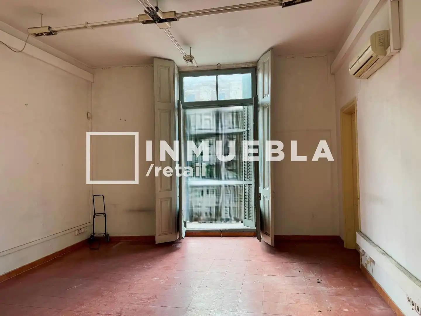 Außenansicht von Wohnung zum Verkauf in Barcelona mit Terrasse und Balkon