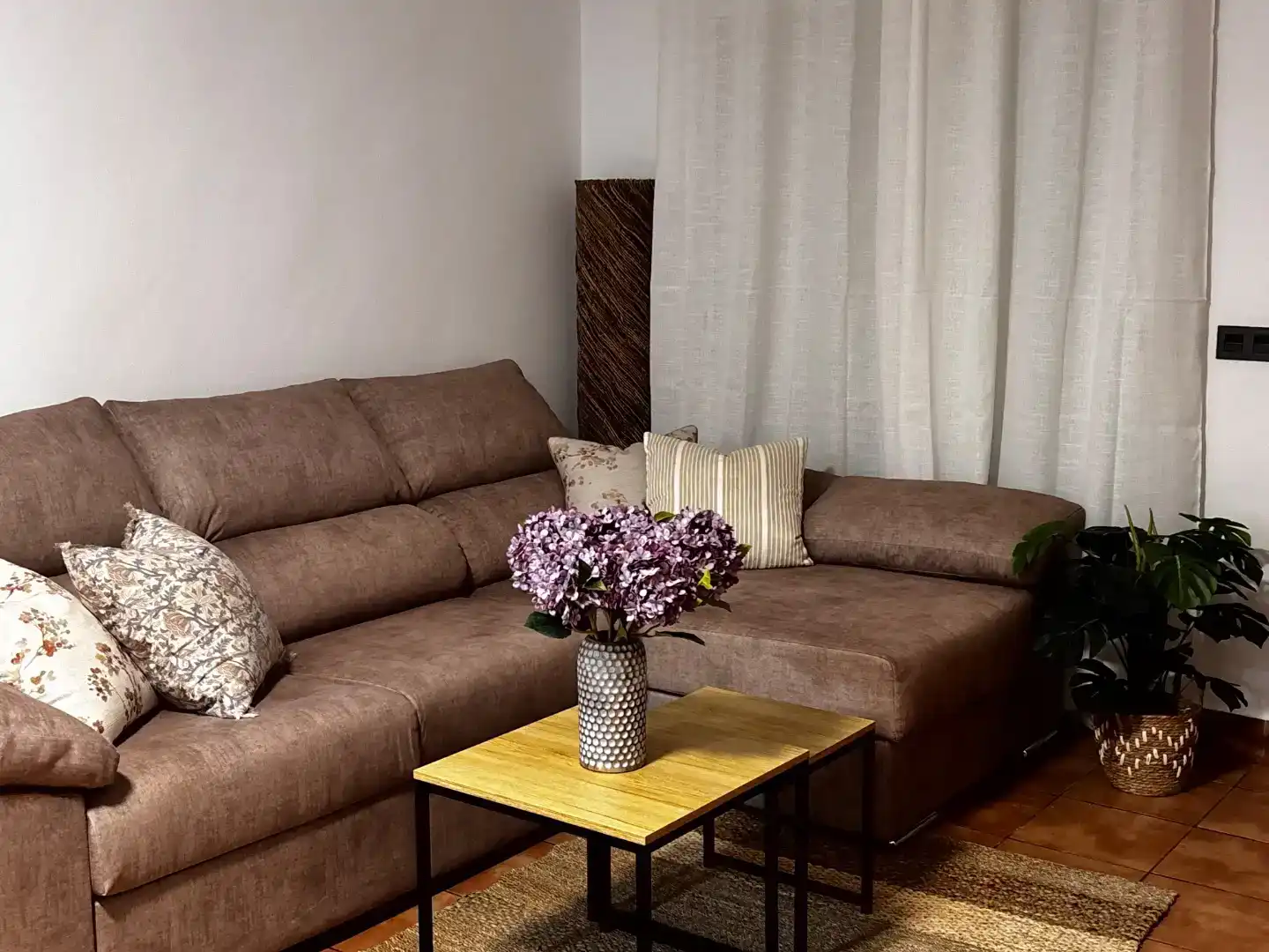 Sala de estar de Piso de alquiler en Vera con Aire acondicionado, Piscina y Balcón