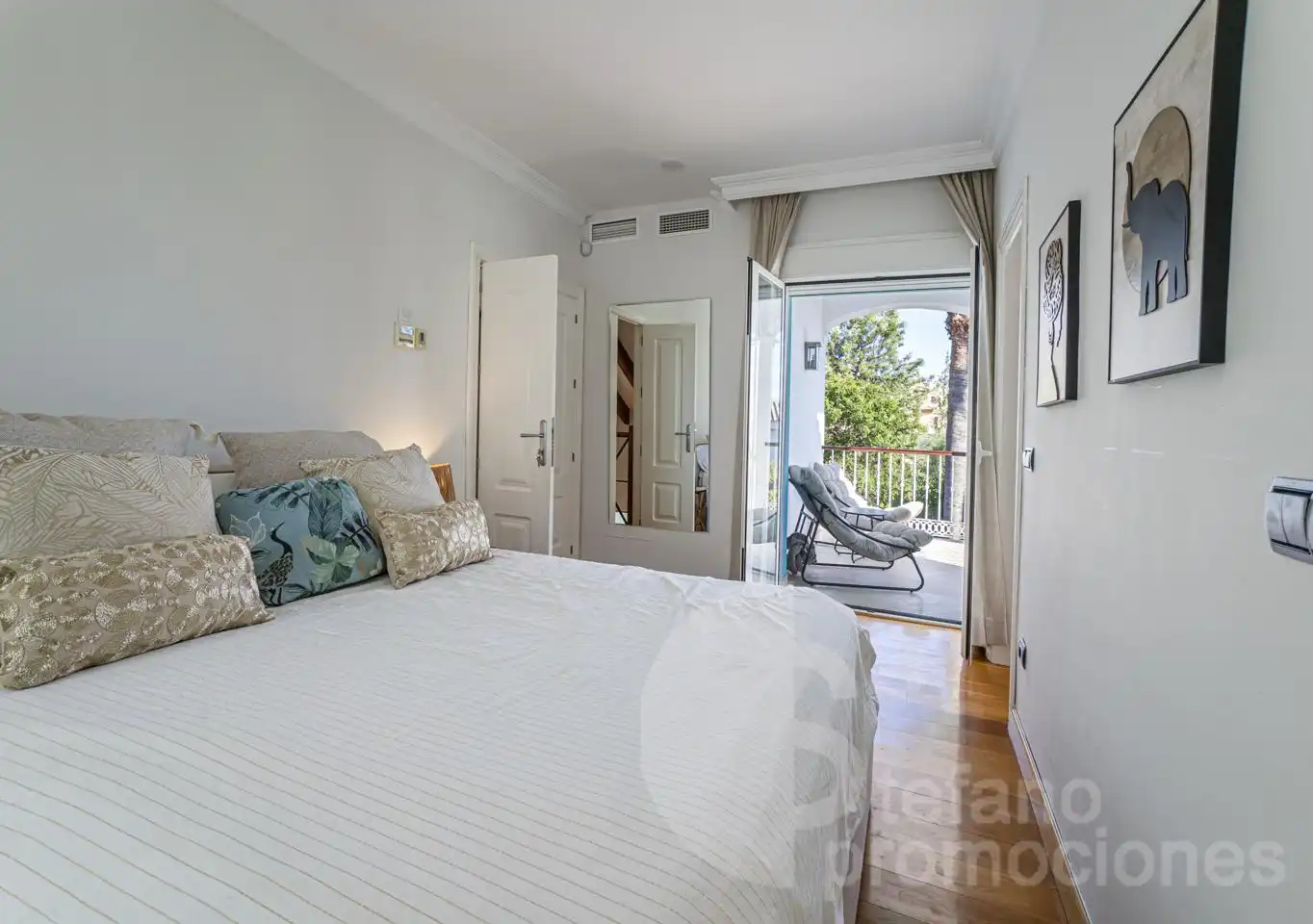 Dormitori de Casa o xalet en venda en Málaga amb Aire condicionat, Jardí privat i Parquet
