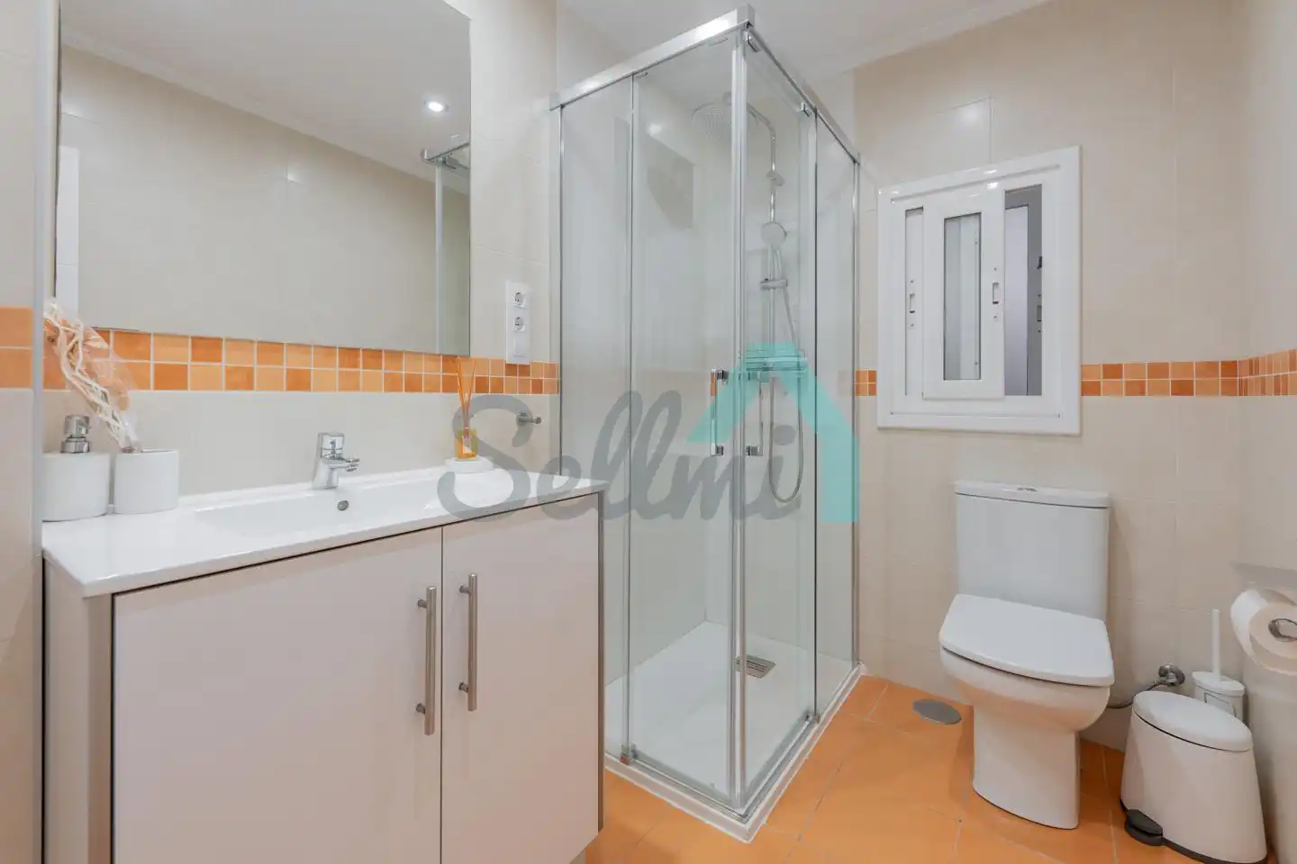 Baño de Piso para compartir en Oviedo  con Calefacción y Amueblado
