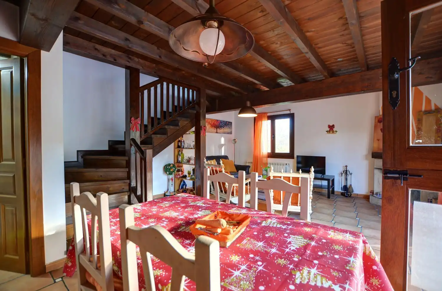 Comedor de Casa o chalet en venta en Cangas de Onís con Calefacción, Terraza y Piscina