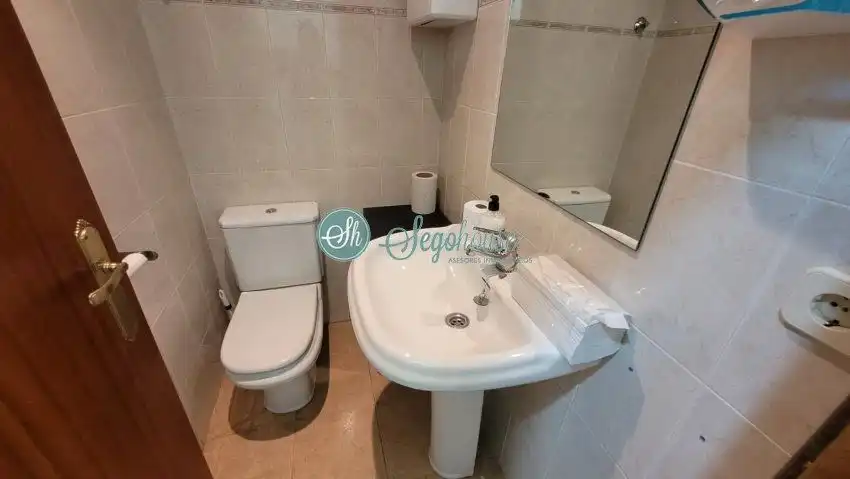 Bany de Local en venda en San Lorenzo - San Marcos