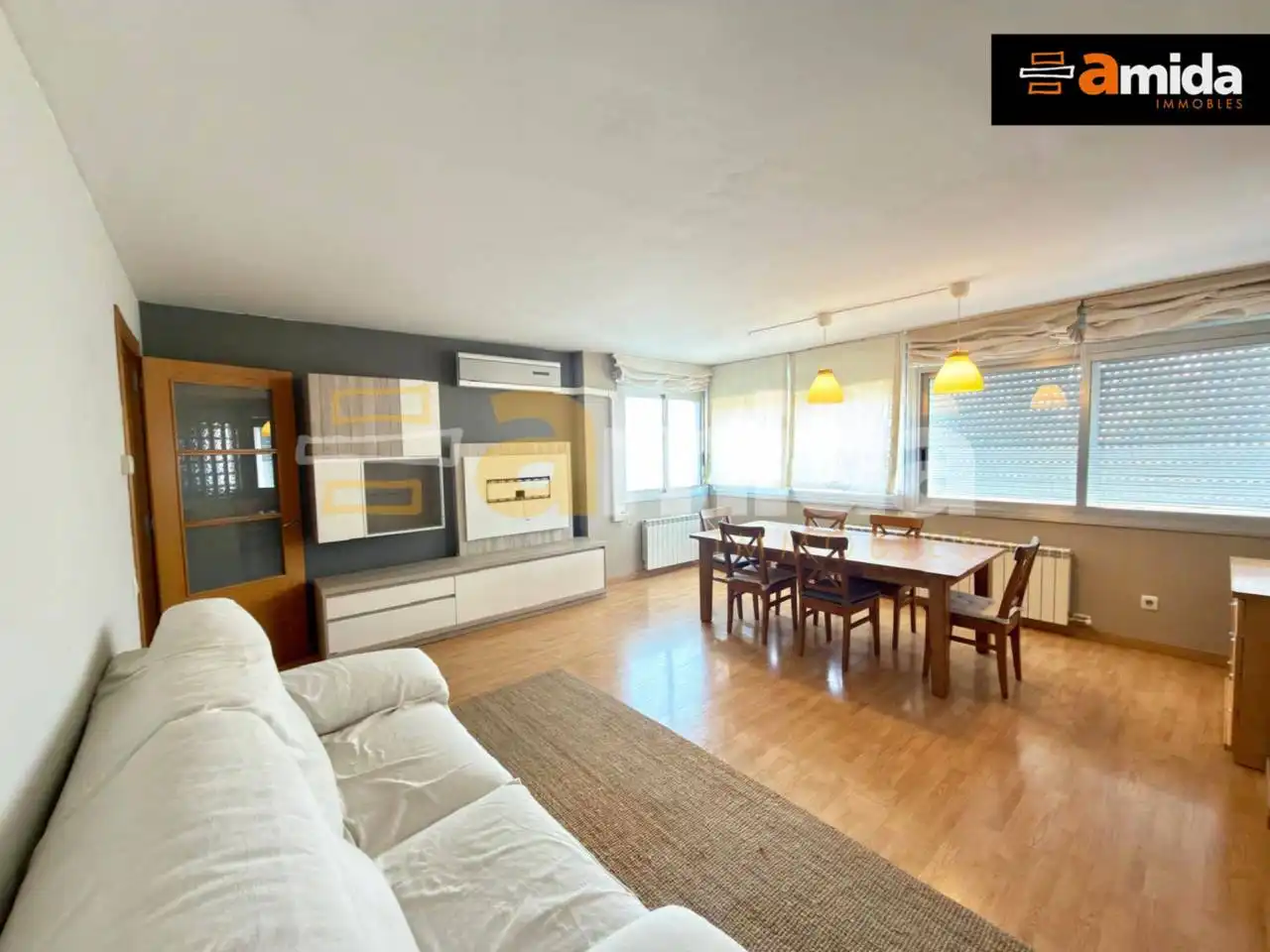 Living room of Flat for sale in Sabadell  with Air Conditioner and Parquet flooring